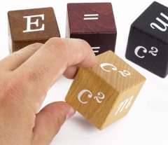Einstein E=mc2 Ahşap Küpler